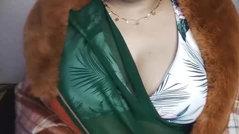 Snapshot of priyu_ chatting on January 13, 9:53 pm priyu_ online show from January 13, 9:53 pm