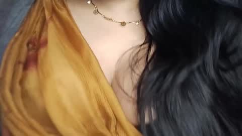 Snapshot of priyu_ chatting on January 17, 2:27 am priyu_ online show from January 17, 2:27 am