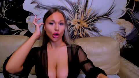 Snapshot of project_barbara chatting on October 20, 8:26 am Barbara online show from October 20, 8:26 am