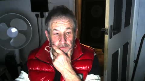 Snapshot of projectorepson chatting on December 1, 8:09 pm projectorepson online show from December 1, 8:09 pm