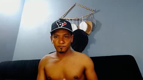 Snapshot of prometo23cm chatting on December 21, 5:03 am Grande y Gruesa online show from December 21, 5:03 am