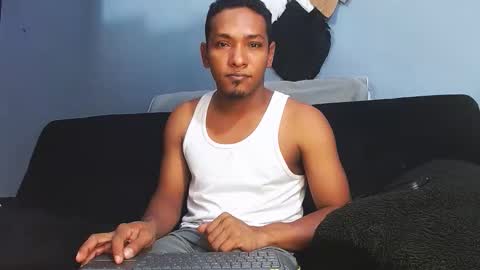 Snapshot of prometo23cm chatting on September 23, 7:44 am Grande y Gruesa online show from September 23, 7:44 am