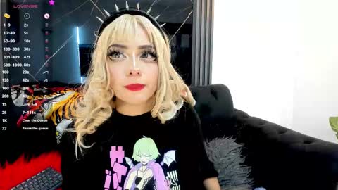 Snapshot of psychodoll_11 chatting on March 14, 12:21 pm psycodoll online show from March 14, 12:21 pm