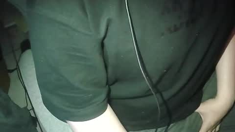 Snapshot of pt35l chatting on March 23, 1:20 am your mysterious man online show from March 23, 1:20 am