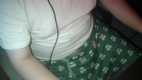 Snapshot of pt35l chatting on April 3, 2:09 am your mysterious man online show from April 3, 2:09 am