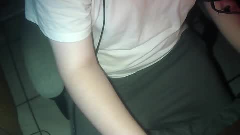 Snapshot of pt35l chatting on April 4, 1:59 am your mysterious man online show from April 4, 1:59 am