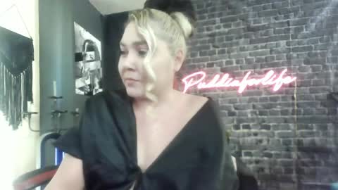 Krystle online show from May 8, 1:27 pm