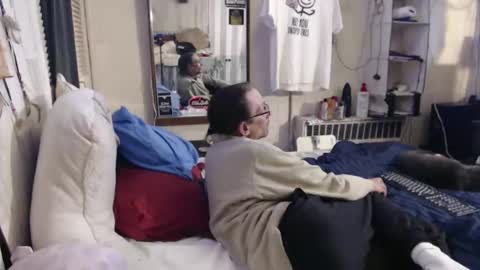 Snapshot of puff0169 chatting on April 2, 11:08 am puff0169 online show from April 2, 11:08 am