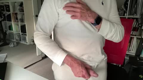 Snapshot of puffiest chatting on April 2, 8:01 am puffiest online show from April 2, 8:01 am