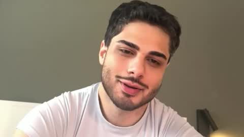 Snapshot of puffishere chatting on April 1, 11:33 am puffishere online show from April 1, 11:33 am