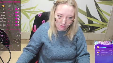 Snapshot of puffybun chatting on December 19, 4:02 am puffybun online show from December 19, 4:02 am