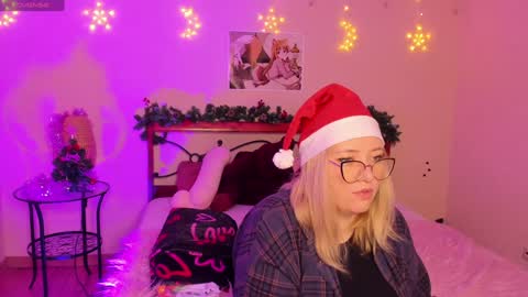 Snapshot of puffybun chatting on December 24, 12:33 am puffybun online show from December 24, 12:33 am