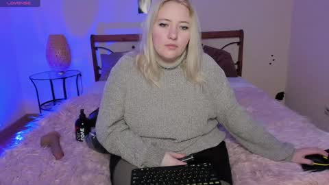 Snapshot of puffybun chatting on February 4, 11:59 pm puffybun online show from February 4, 11:59 pm