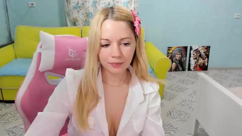 Snapshot of puma4ka chatting on October 3, 2:30 am Victoria online show from October 3, 2:30 am