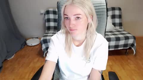 Polly online show from February 16, 3:13 am