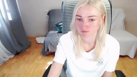 Polly online show from April 8, 6:24 am