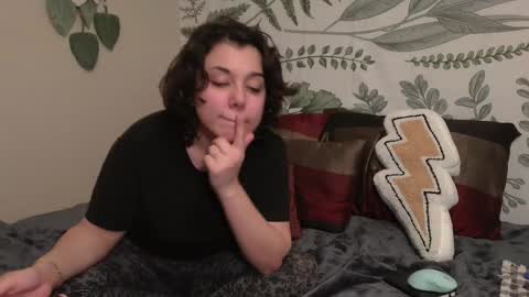Snapshot of punkpuppy chatting on December 22, 11:41 pm emmy online show from December 22, 11:41 pm