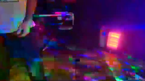 Snapshot of punkrunr083 chatting on October 4, 9:40 am punkrunr083 online show from October 4, 9:40 am