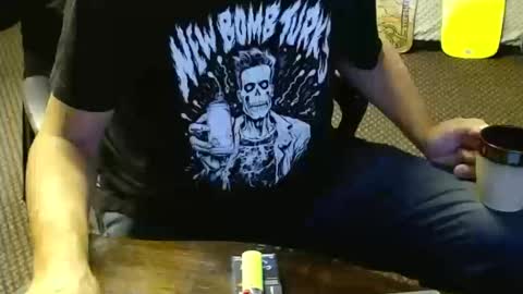 Snapshot of punkypapi chatting on October 14, 4:24 am Jojo online show from October 14, 4:24 am