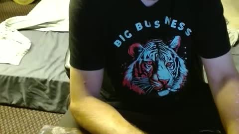 Snapshot of punkypapi chatting on October 19, 7:25 pm Jojo online show from October 19, 7:25 pm