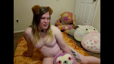 puppygirllovestobeg online show from May 2, 4:28 am