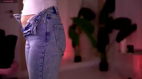 Snapshot of pureellie chatting on February 2, 4:22 am Emily online show from February 2, 4:22 am