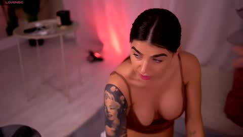 Snapshot of pureellie chatting on February 6, 4:50 am Emily online show from February 6, 4:50 am