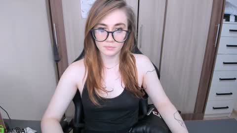 I am Mila online show from December 25, 2:34 pm