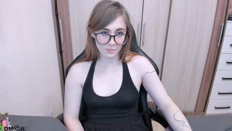 I am Mila online show from February 1, 6:40 pm