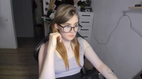 Snapshot of pureheartt chatting on September 23, 10:07 am I am Mila online show from September 23, 10:07 am