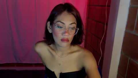 Snapshot of purepleasure25 chatting on December 19, 7:04 am purepleasure25 online show from December 19, 7:04 am