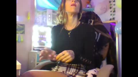 Snapshot of purple2staythnxxx chatting on September 29, 9:19 pm Purple2StayThnxxx online show from September 29, 9:19 pm
