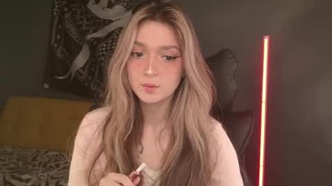 Bella online show from May 18, 11:32 pm