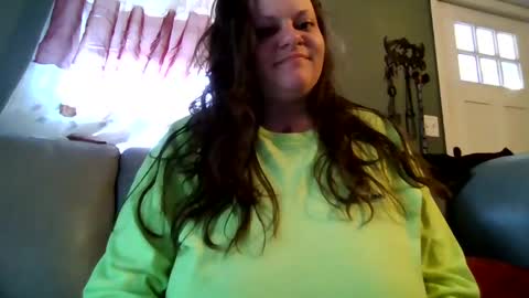 Snapshot of purplepantied23 chatting on February 5, 3:20 pm Jelly online show from February 5, 3:20 pm