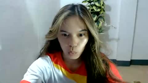 Snapshot of pussiswet_xx chatting on July 2, 12:22 pm jessy online show from July 2, 12:22 pm