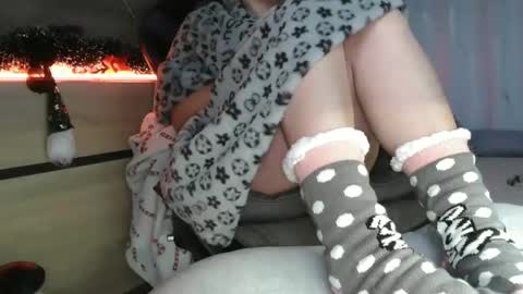 Snapshot of pussy_for_u chatting on December 2, 3:47 pm Lara online show from December 2, 3:47 pm