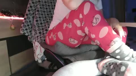 Snapshot of pussy_for_u chatting on December 2, 7:05 pm Lara online show from December 2, 7:05 pm