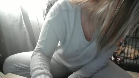 Snapshot of pussy_for_u chatting on February 9, 11:14 am Lara online show from February 9, 11:14 am