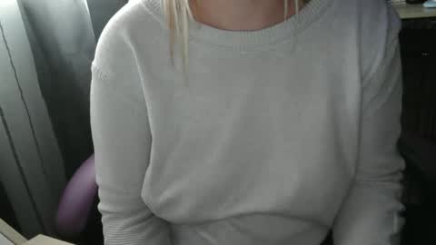 Snapshot of pussy_for_u chatting on February 17, 5:10 pm Lara online show from February 17, 5:10 pm