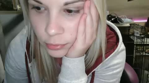 Snapshot of pussy_for_u chatting on February 19, 9:47 pm Lara online show from February 19, 9:47 pm