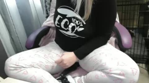 Snapshot of pussy_for_u chatting on February 20, 4:03 pm Lara online show from February 20, 4:03 pm