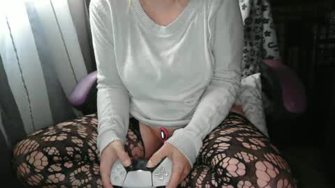 Snapshot of pussy_for_u chatting on February 25, 5:04 pm Lara online show from February 25, 5:04 pm