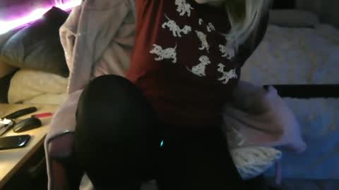 Snapshot of pussy_for_u chatting on March 8, 10:45 pm Lara online show from March 8, 10:45 pm