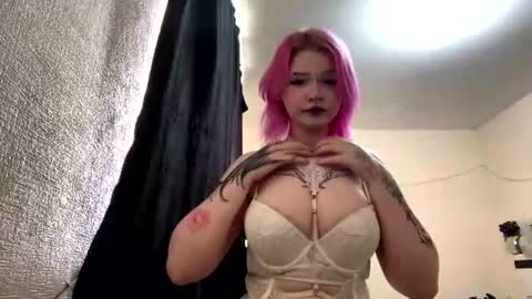Snapshot of pyroteka chatting on June 23, 3:10 pm pyroteka online show from June 23, 3:10 pm