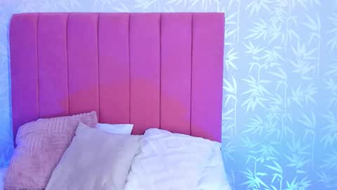 qadeshh  online show from October 29, 6:04 am