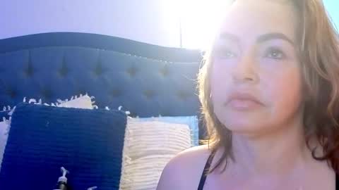 Queen And King online show from December 17, 1:49 pm