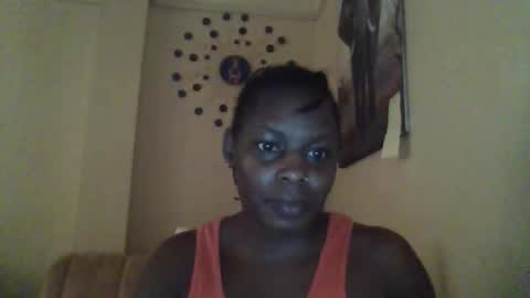 Snapshot of queen20256 chatting on October 15, 11:54 am queen20256 online show from October 15, 11:54 am