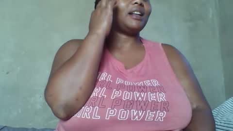 Snapshot of queen2302 chatting on March 9, 7:01 am queen2302 online show from March 9, 7:01 am