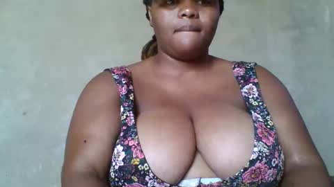 Snapshot of queen2302 chatting on March 10, 6:51 am queen2302 online show from March 10, 6:51 am