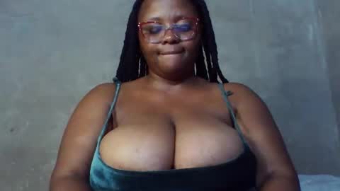 Snapshot of queen2302 chatting on April 2, 9:12 pm queen2302 online show from April 2, 9:12 pm